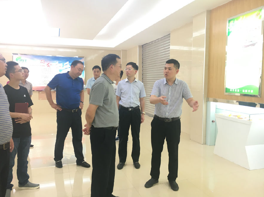 省領(lǐng)導蒞臨“帆舟食品”參觀(guān)調研